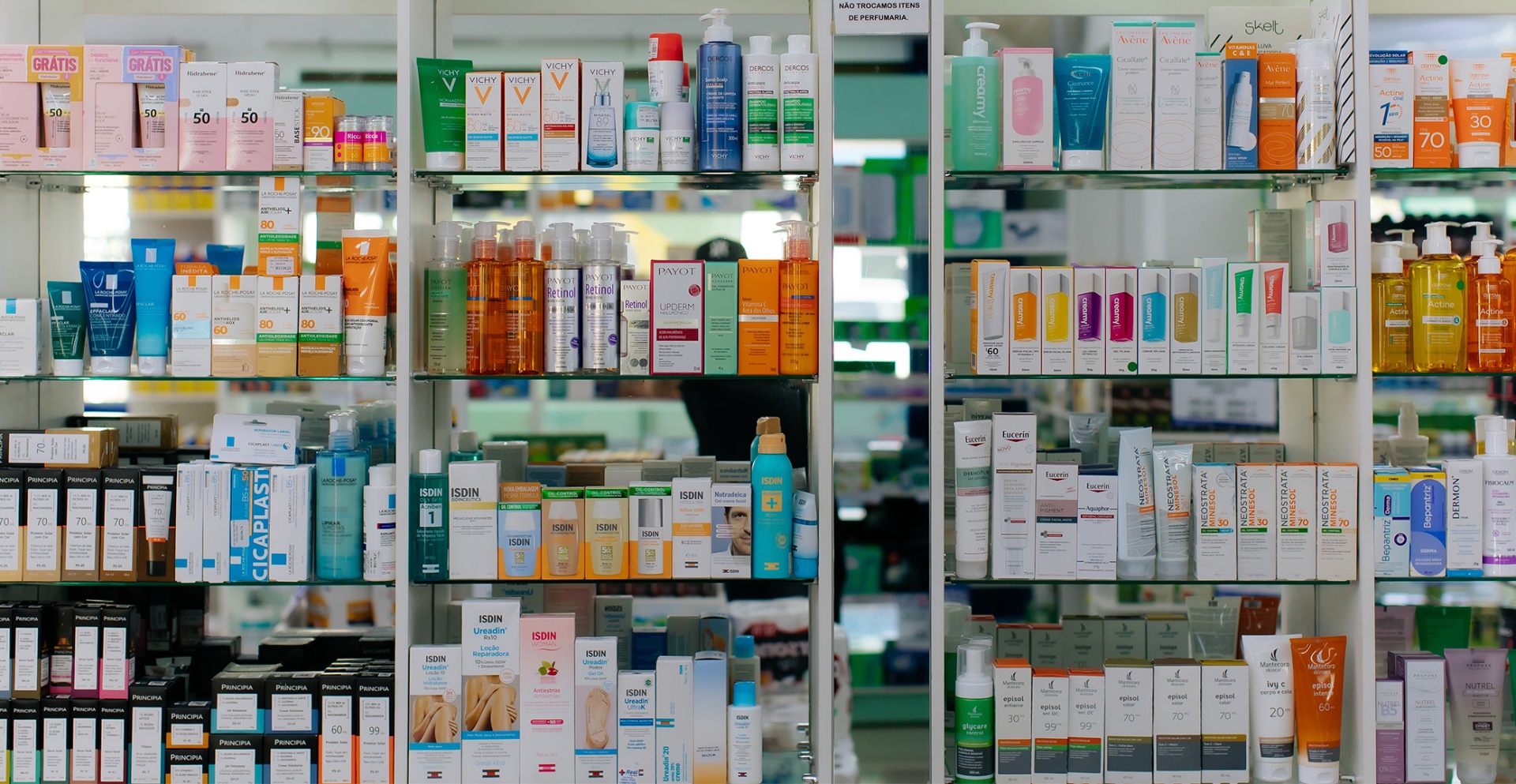 Dermocosméticos e perfumaria na Real Farma, farmácia em Toledo